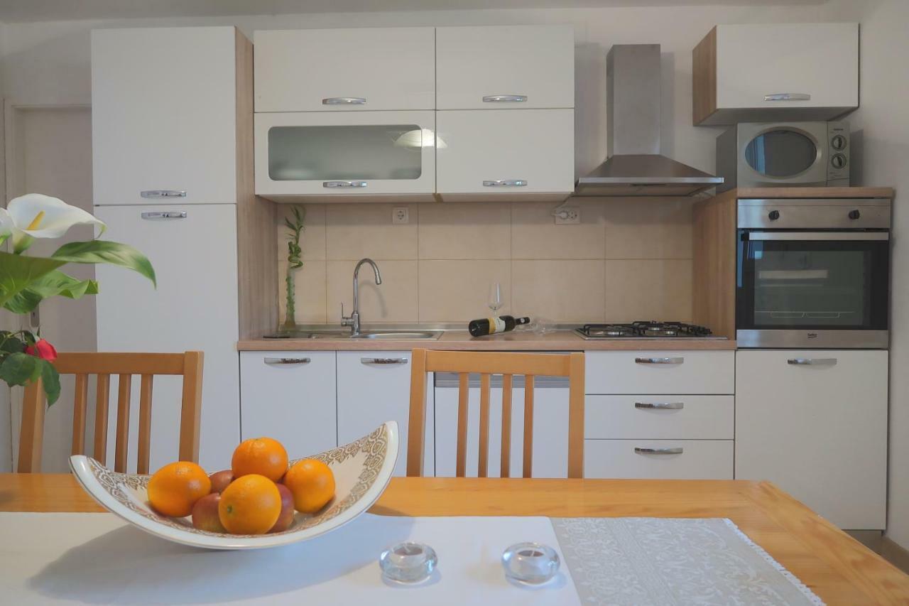 Studio Apartman Mia Stobreč Buitenkant foto